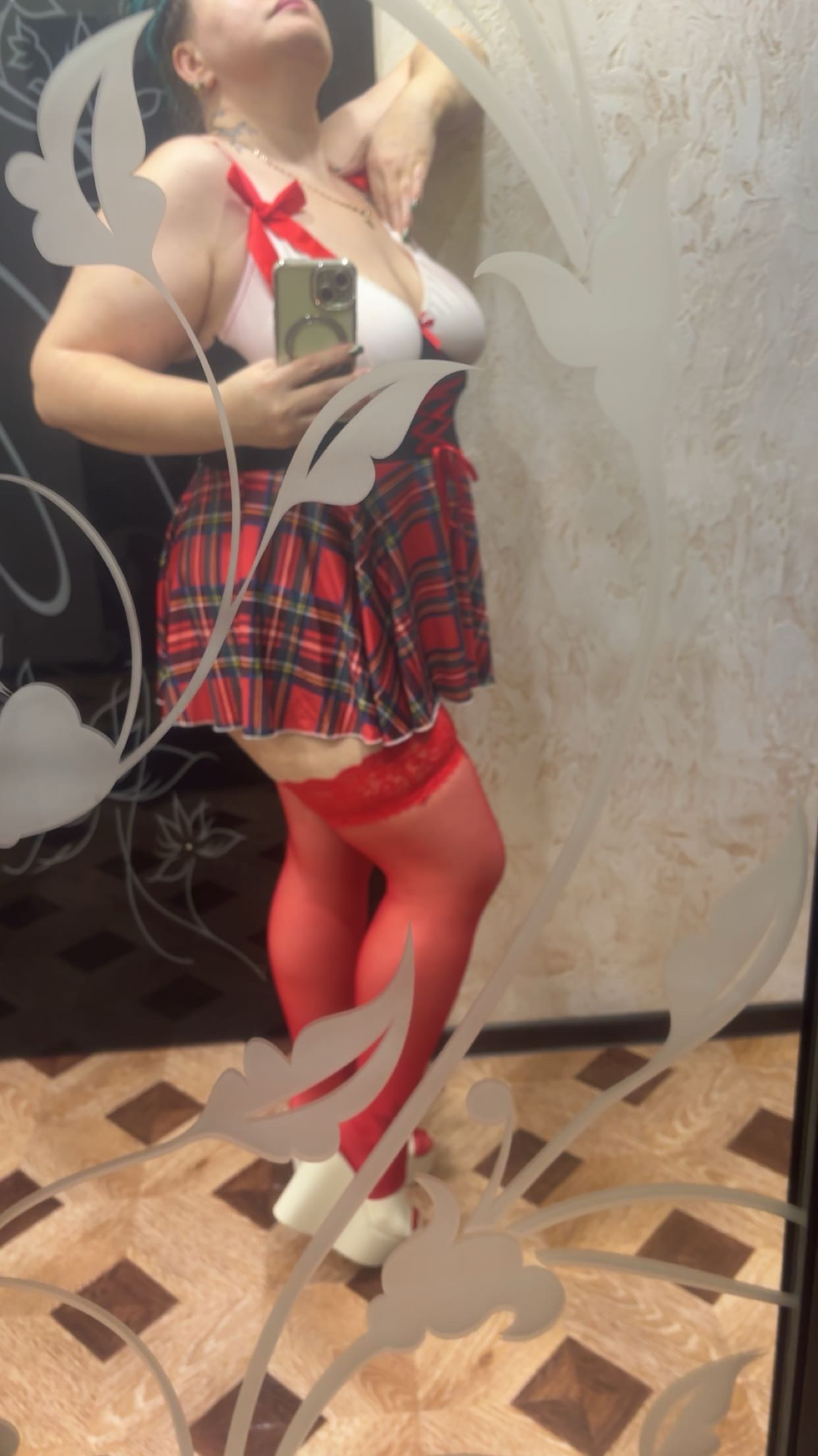 Девочка Оляля с 5 размером груди сделает с удовольствием минет без резинки и примет у себя