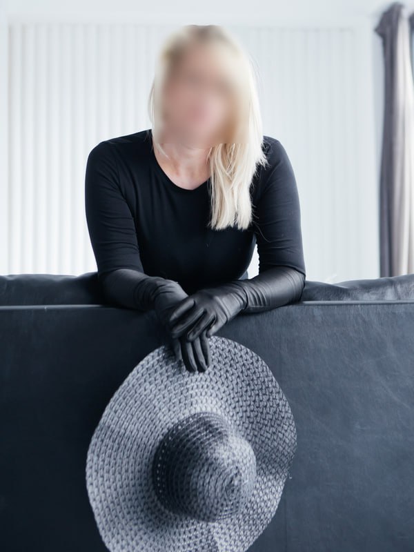 светлые Александра с 3 размером груди подарит куннилингус и позовет в гости в Район - Юго-Запад