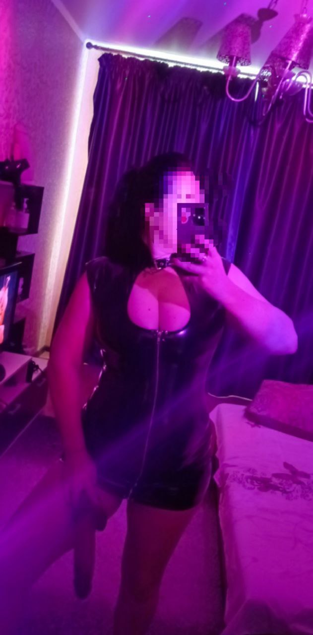 Массажистка ГОСПОЖА ДОМИНА с 3 размером груди сделает профессионально анилингус и пригласит к себе