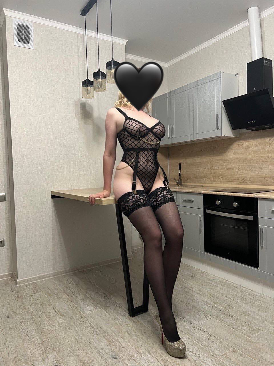 Девушка по вызову Лера пишите в вотс стройная сделает с удовольствием куннилингус и примет у себя в Район - Центр