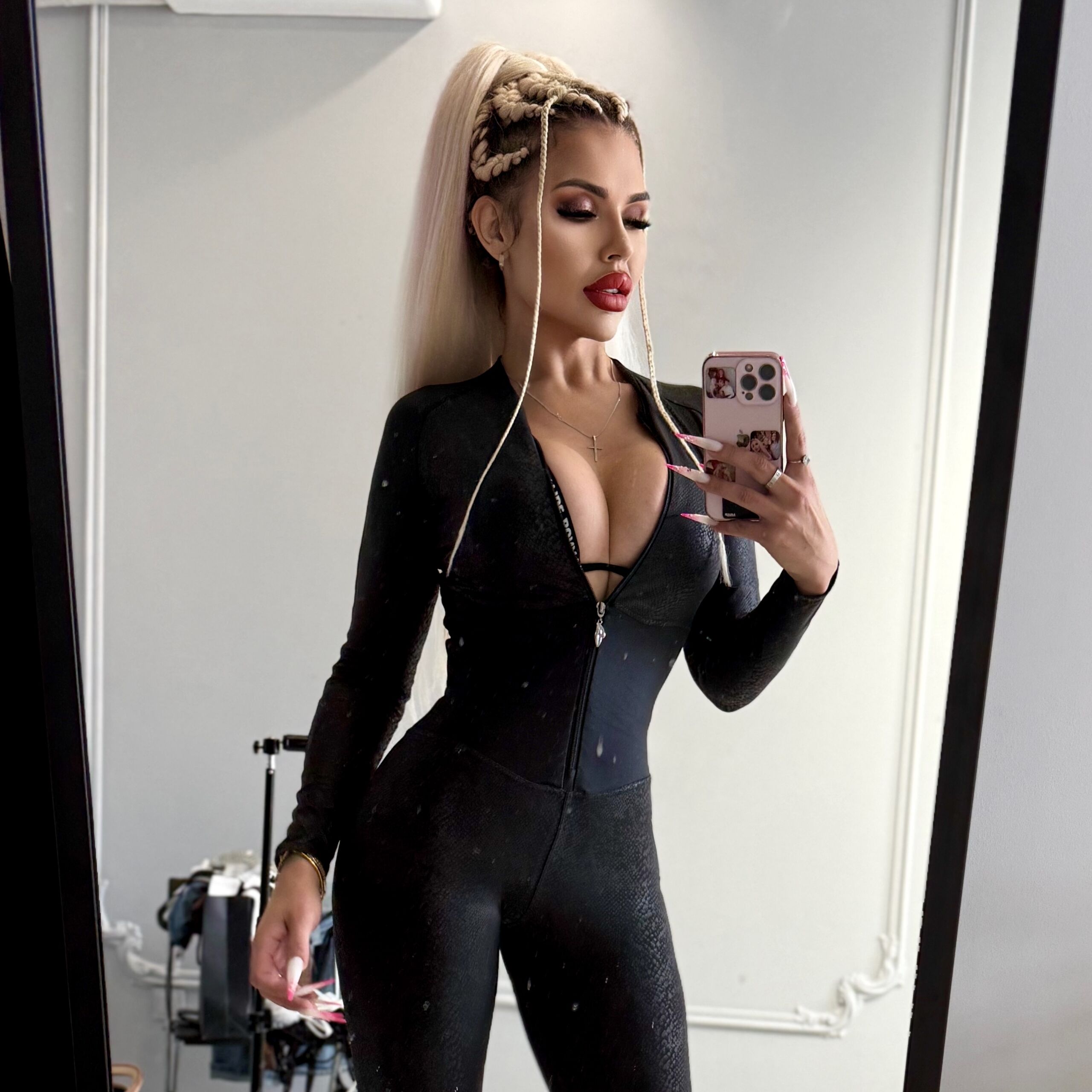 Девочка Анечка Транси стройная сделает качественно золотой дождь выдача и пригласит к себе в Район - Юго-Запад