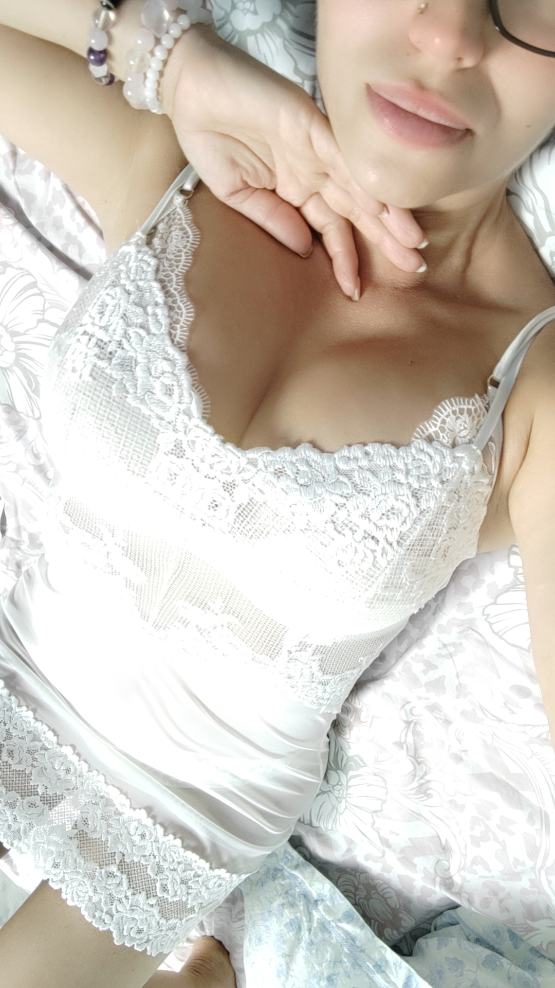 Индивидуалка Алиночка еще есть тг 35 лет сделает нежно окончание на грудь и позовет в гости в Любой район