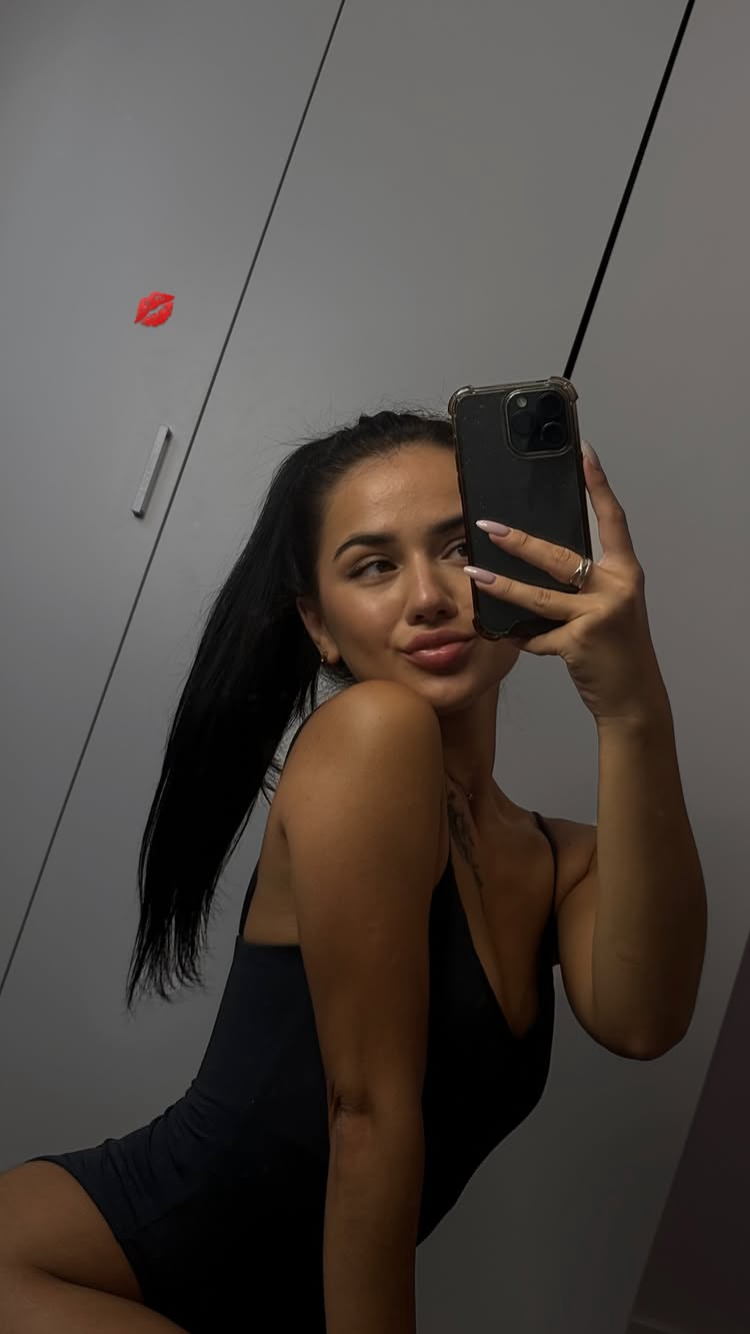 Эскорт АЛИНА стройная сделает нежно эротический массаж и позовет в гости