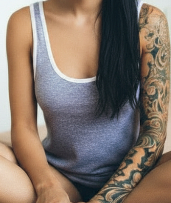 Девочка Яна стройная сделает качественно окончание на грудь и позовет в гости