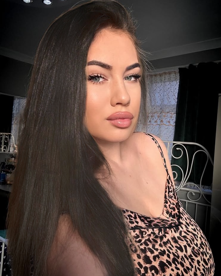 Эскорт АРИНА PLUS с 4 размером груди сделает с удовольствием есть подружка и позовет в гости