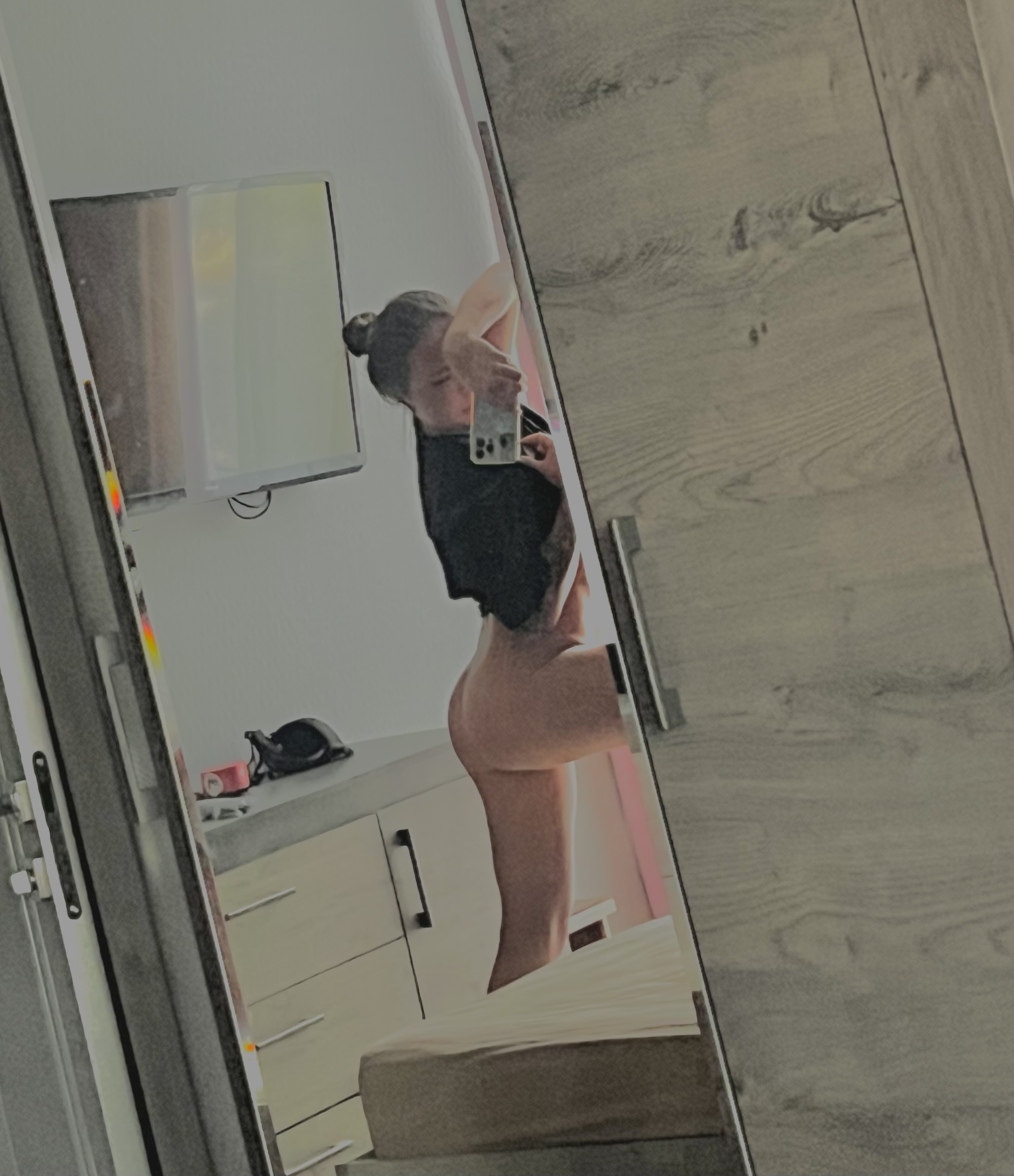 Эскорт Мила 21 лет исполнит золотой дождь выдача и позовет в гости