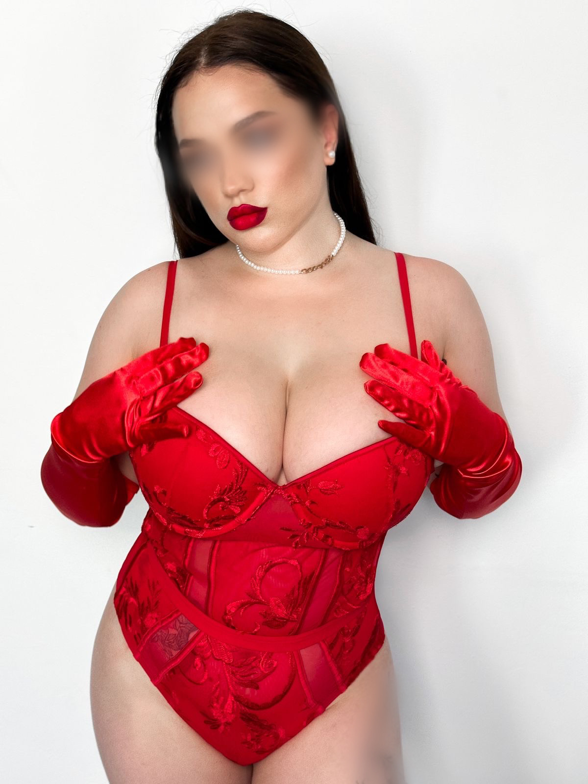 Эскорт СЛАДКАЯ КITTY 20 лет сделает качественно минет в презервативе и примет у себя в Район - Центр