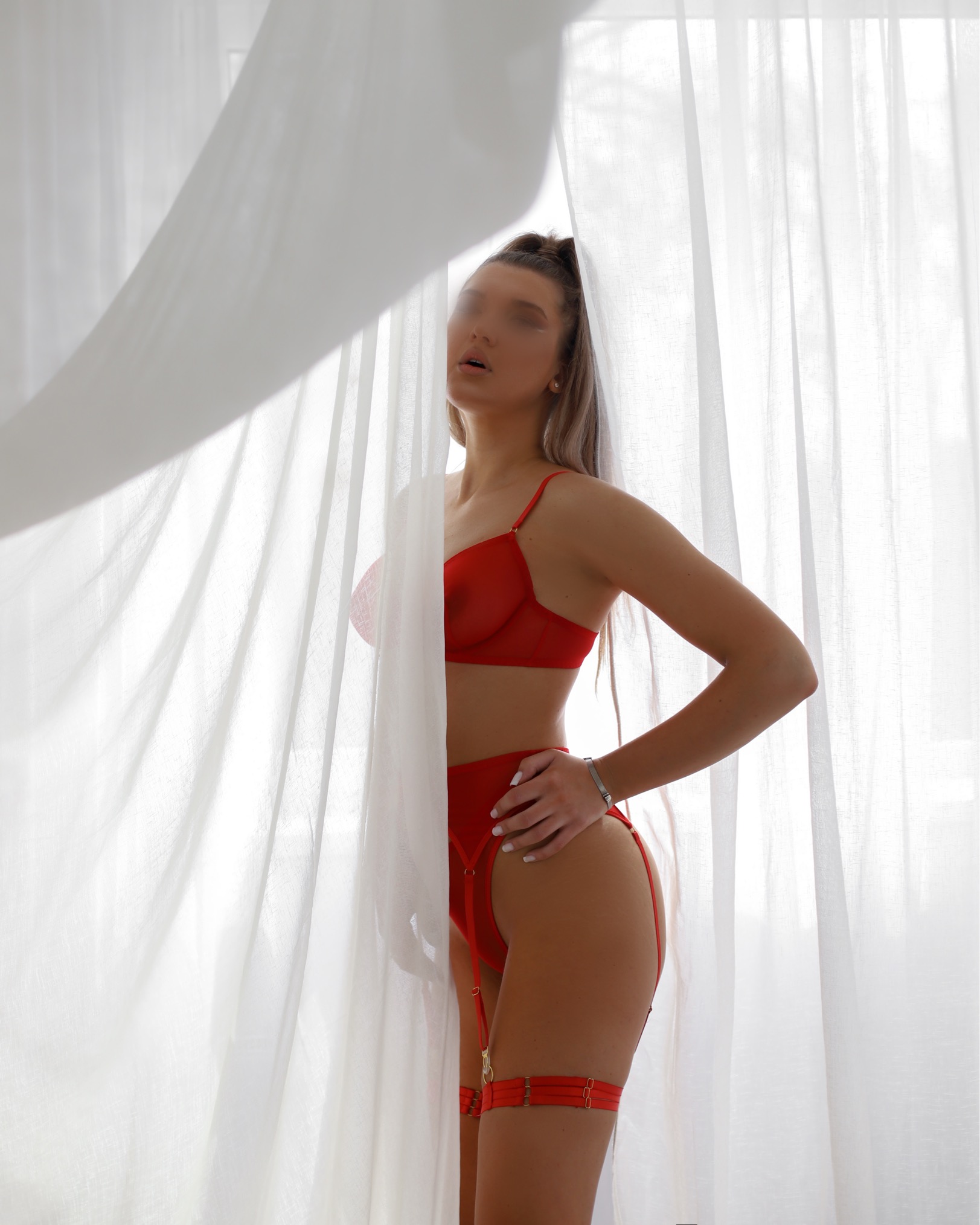 Эскорт СОФЬЯ стройная сделает профессионально фетиш и пригласит к себе