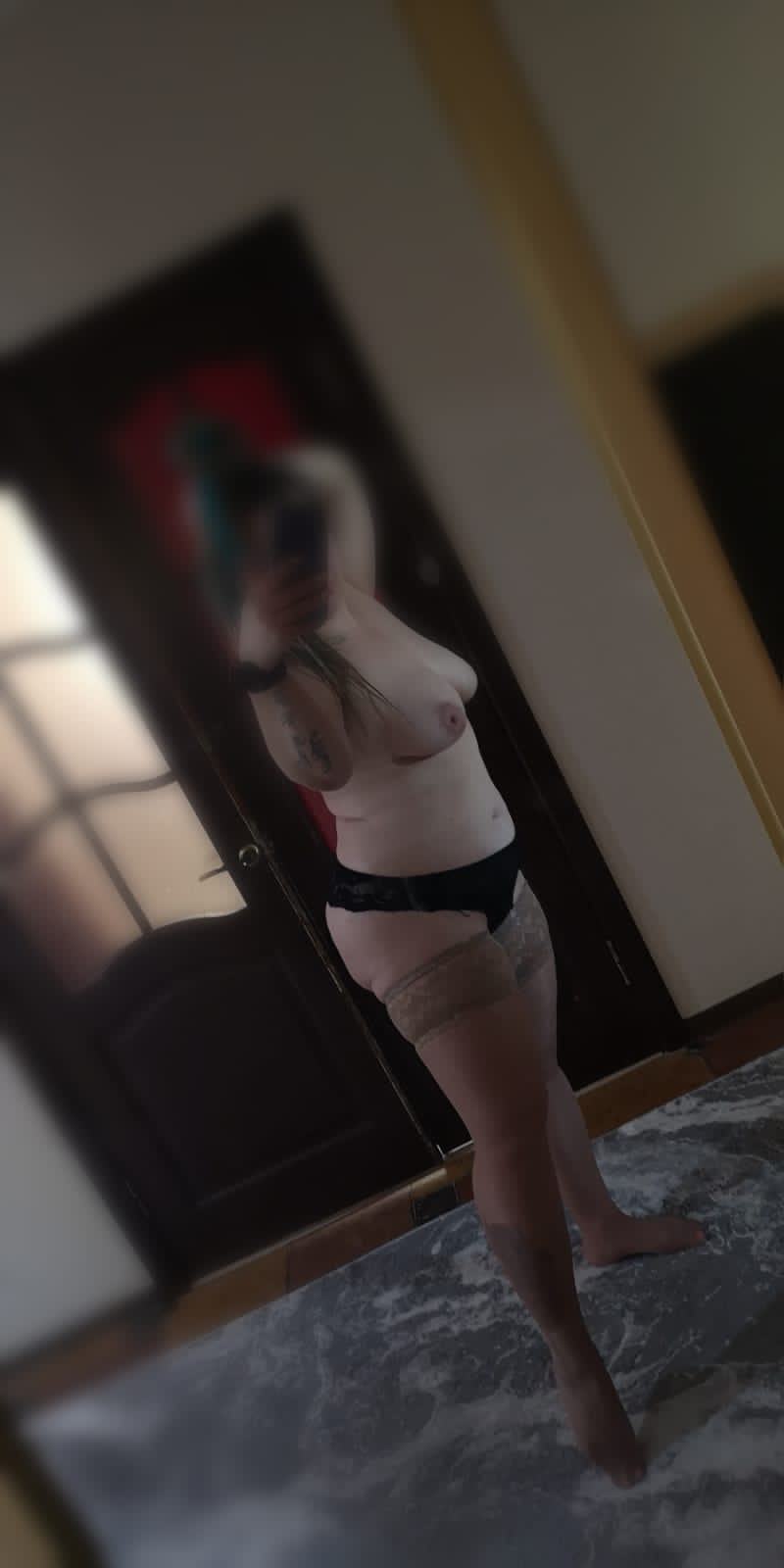 Шлюха Королевский минет с 4 размером груди подарит расслабляющий массаж и позовет в гости