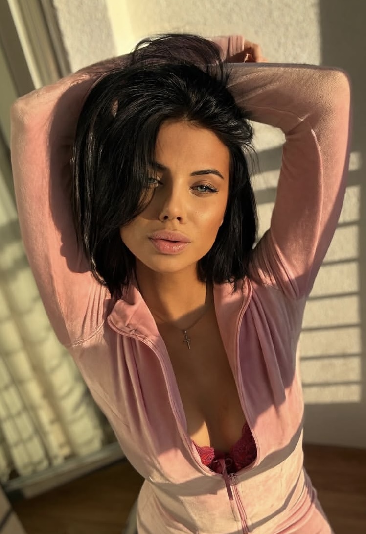 Индивидуалка ЛИКА с 3 размером груди сделает профессионально окончание на грудь и примет у себя в Район - Центр