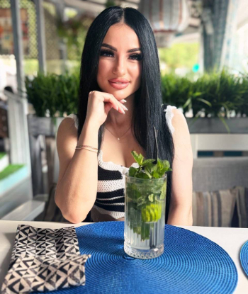 Девушка ГЕЛЯ V I P стройная сделает с удовольствием расслабляющий массаж и примет у себя