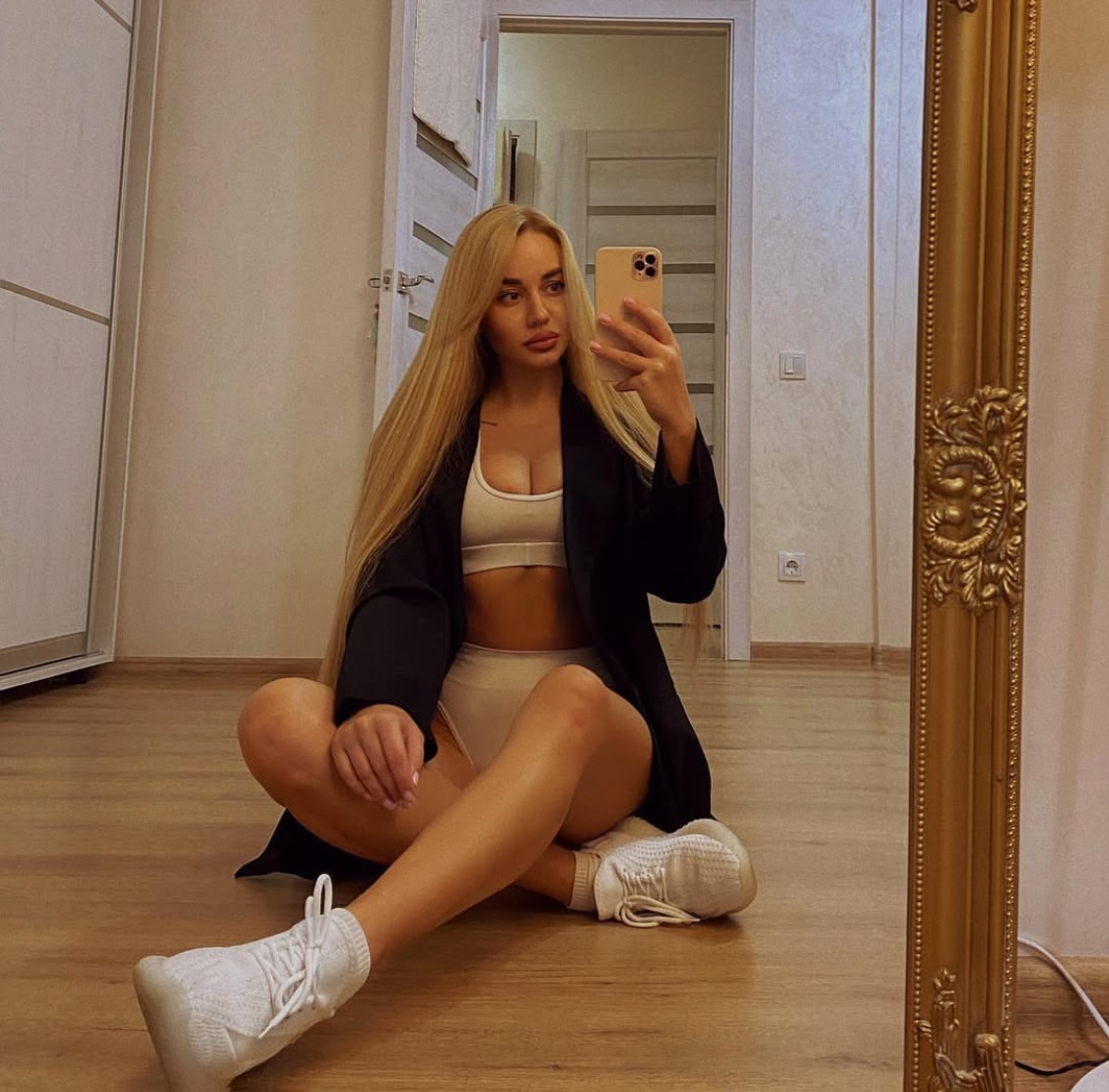 Эскорт УЛЬЯНА 23 лет сделает с удовольствием окончание на грудь и примет у себя