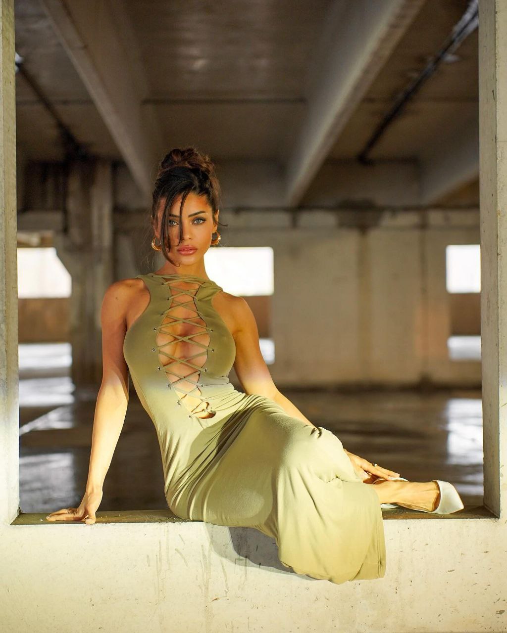 Индивидуалка Миранда стройная исполнит минет в презервативе и пригласит к себе