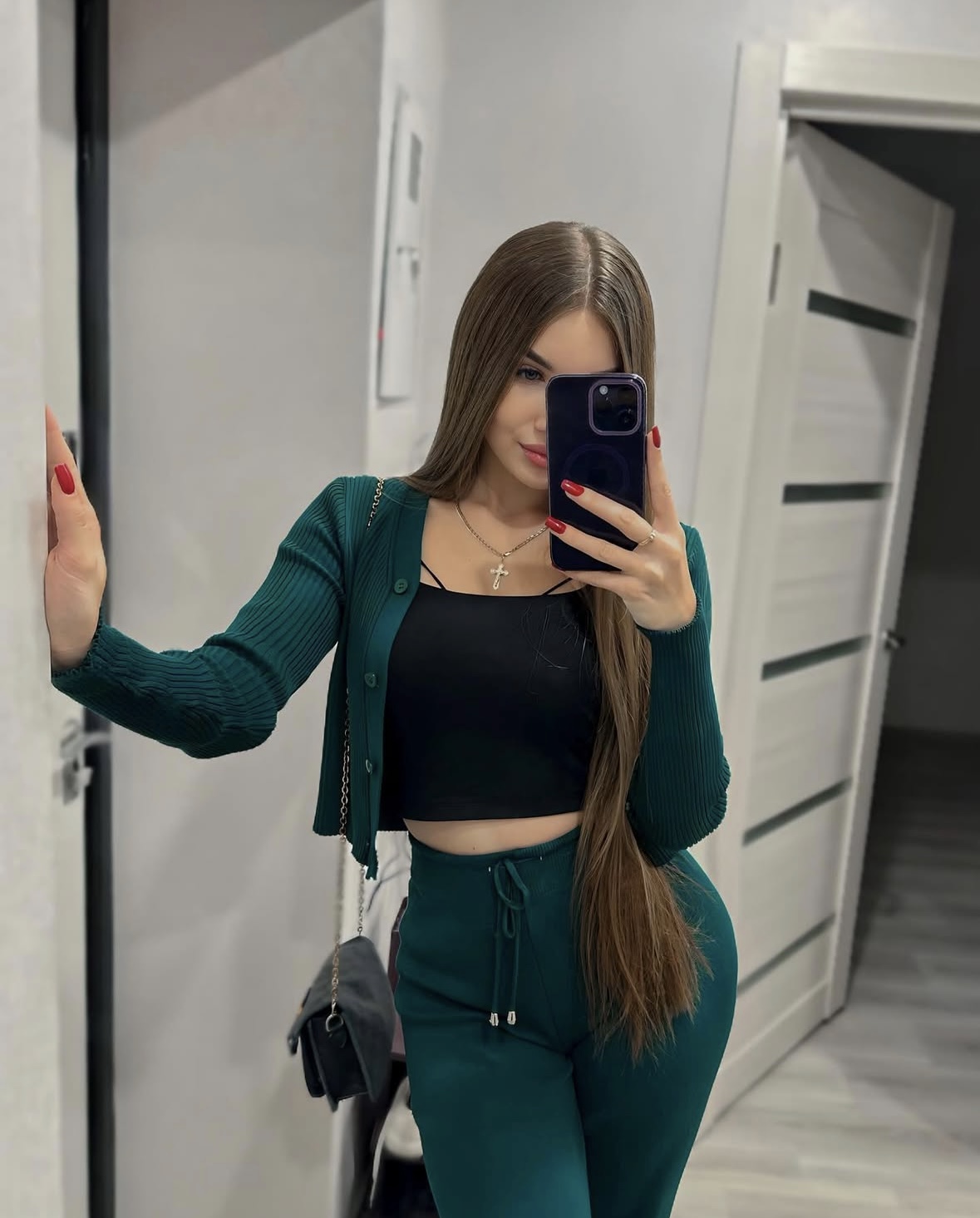 Девочка Нина стройная исполнит страпон и пригласит к себе в Район - Юго-Запад