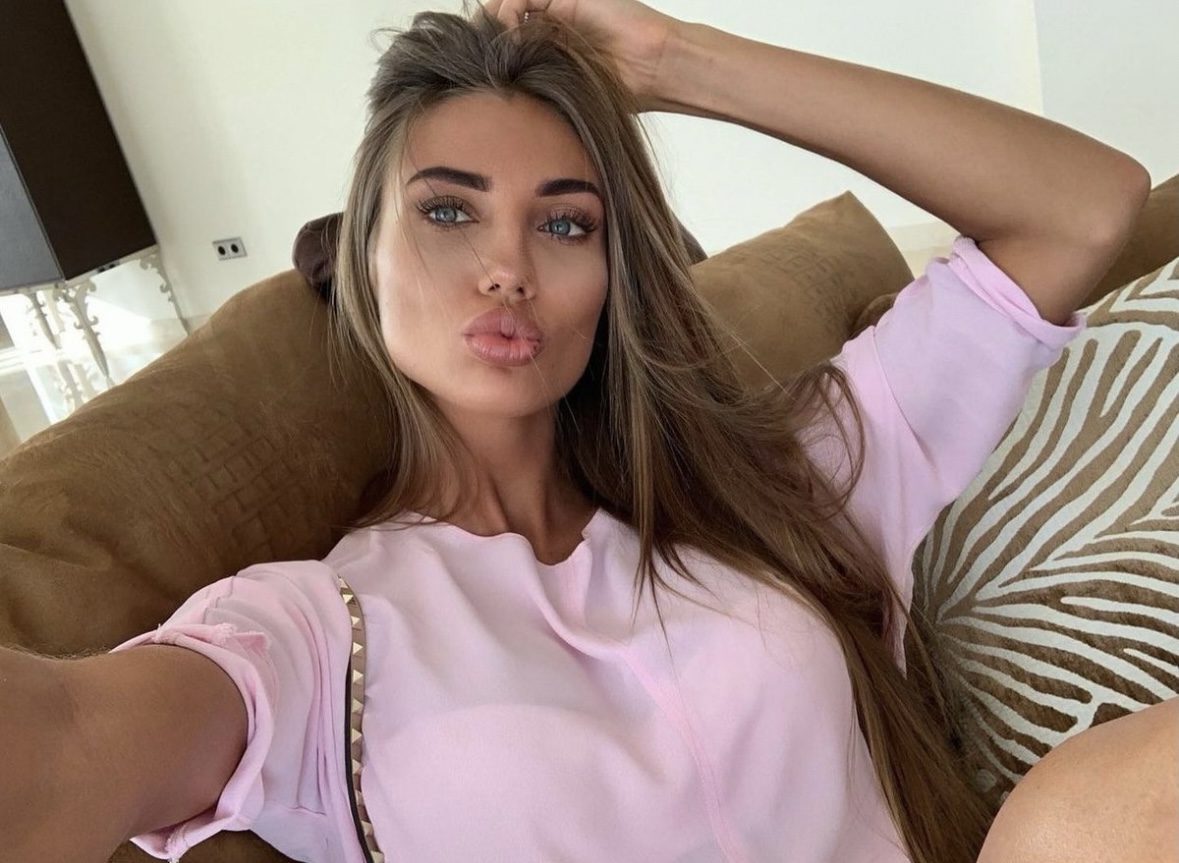 Шлюха Марина 24 лет сделает качественно минет в презервативе и примет у себя