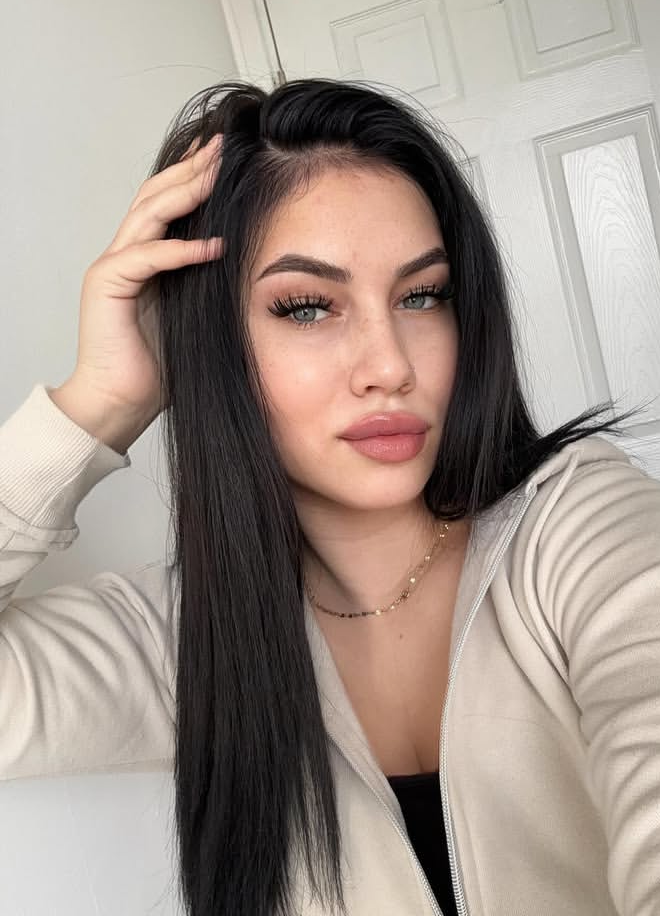 Путана АРИНА PLUS 27 лет подарит эротический массаж и примет у себя в Район - Центр