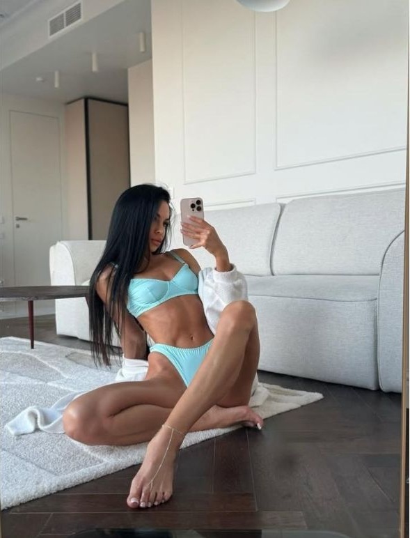 Проститутка ЭВЕЛИНА 22 лет сделает нежно минет без резинки и пригласит к себе в Район - Центр