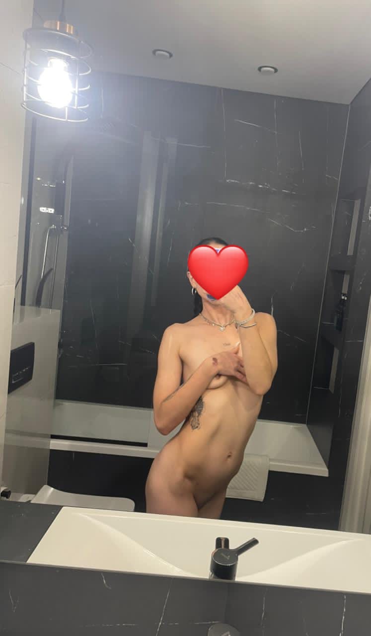 Девушка по вызову Лизавета стройная сделает с удовольствием минет без резинки и примет у себя