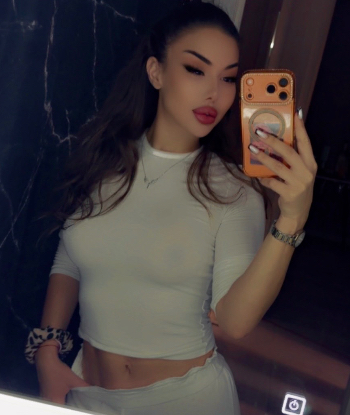 Проститутка Тея с 3 размером груди сделает качественно минет в авто и позовет в гости