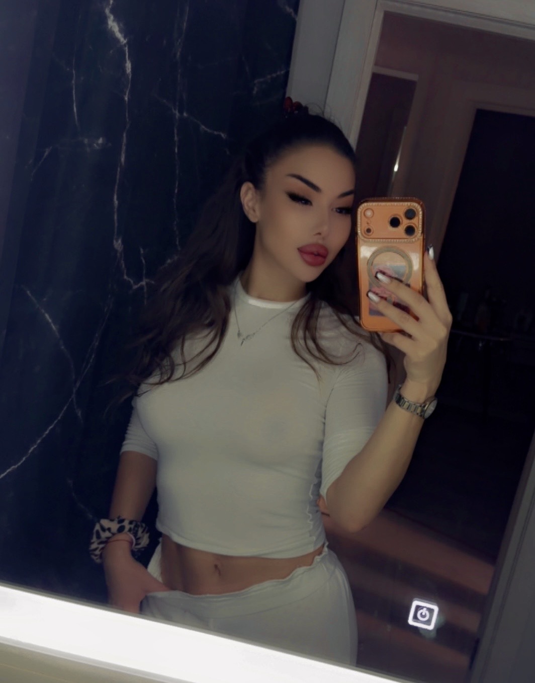 Шоколадный  Тея с 3 размером груди исполнит эскорт и позовет в гости