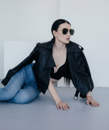 Шлюха Ксюша Индивидуалка с 3 размером груди исполнит классический секс и пригласит к себе