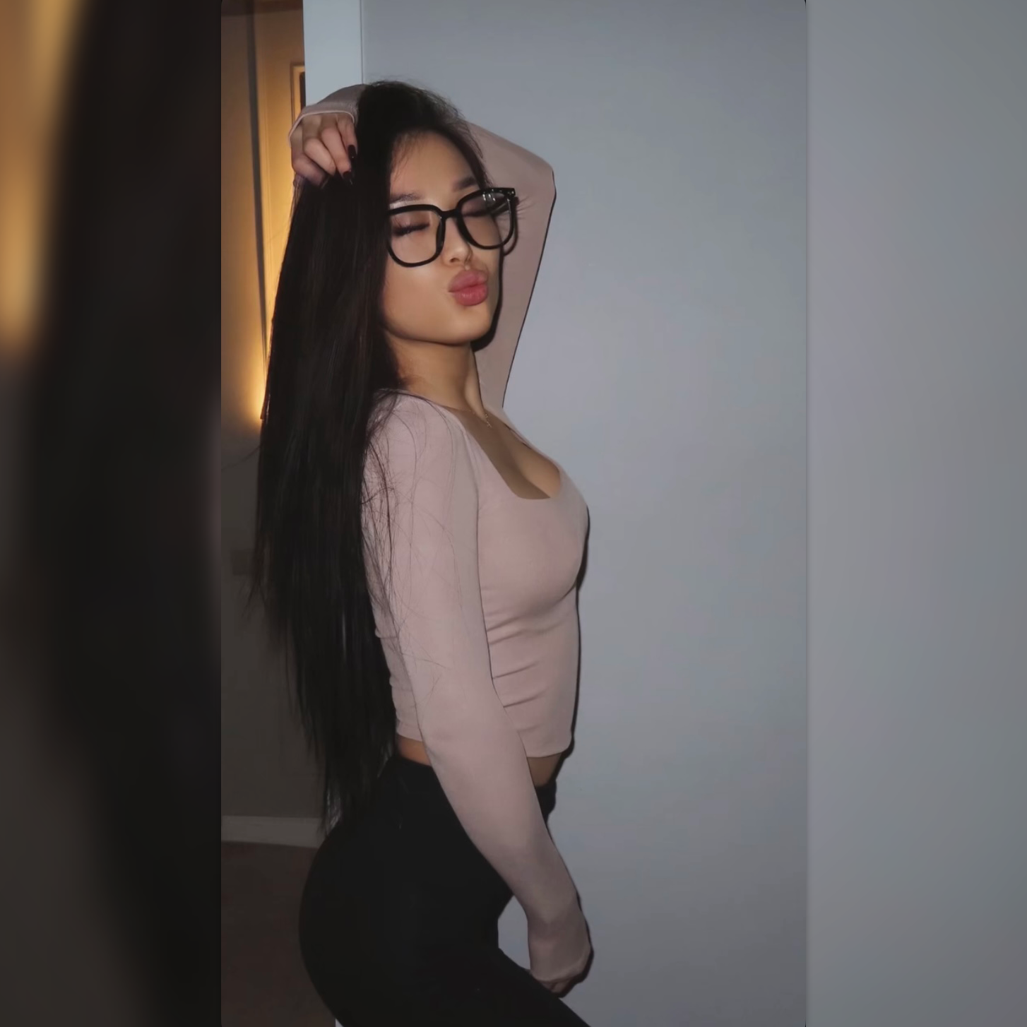 Девочка ЖАСМИН с 2 размером груди сделает нежно эротический массаж и пригласит к себе в Район - Центр