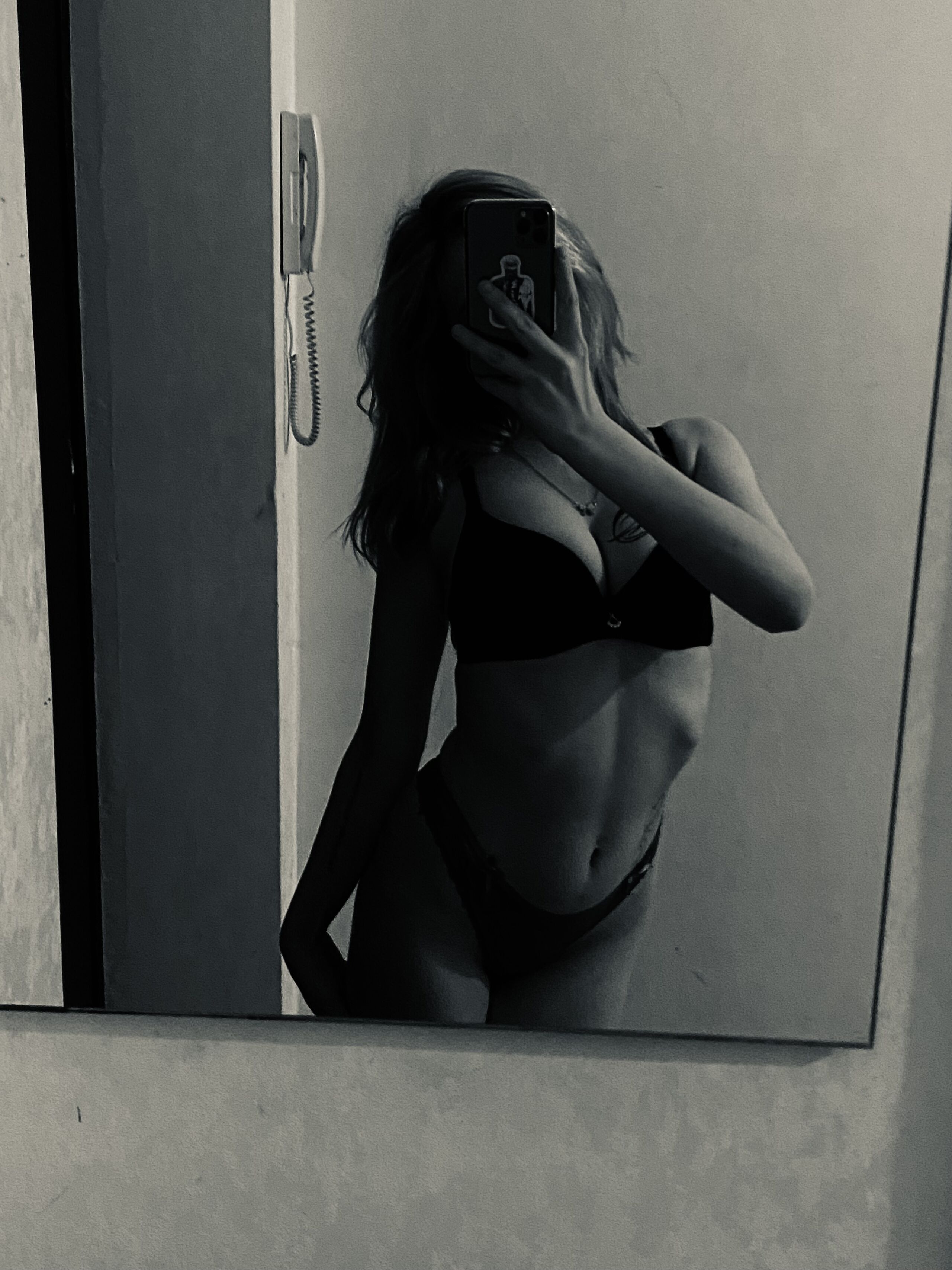 Путана Сара 20 лет сделает с удовольствием госпожа и позовет в гости