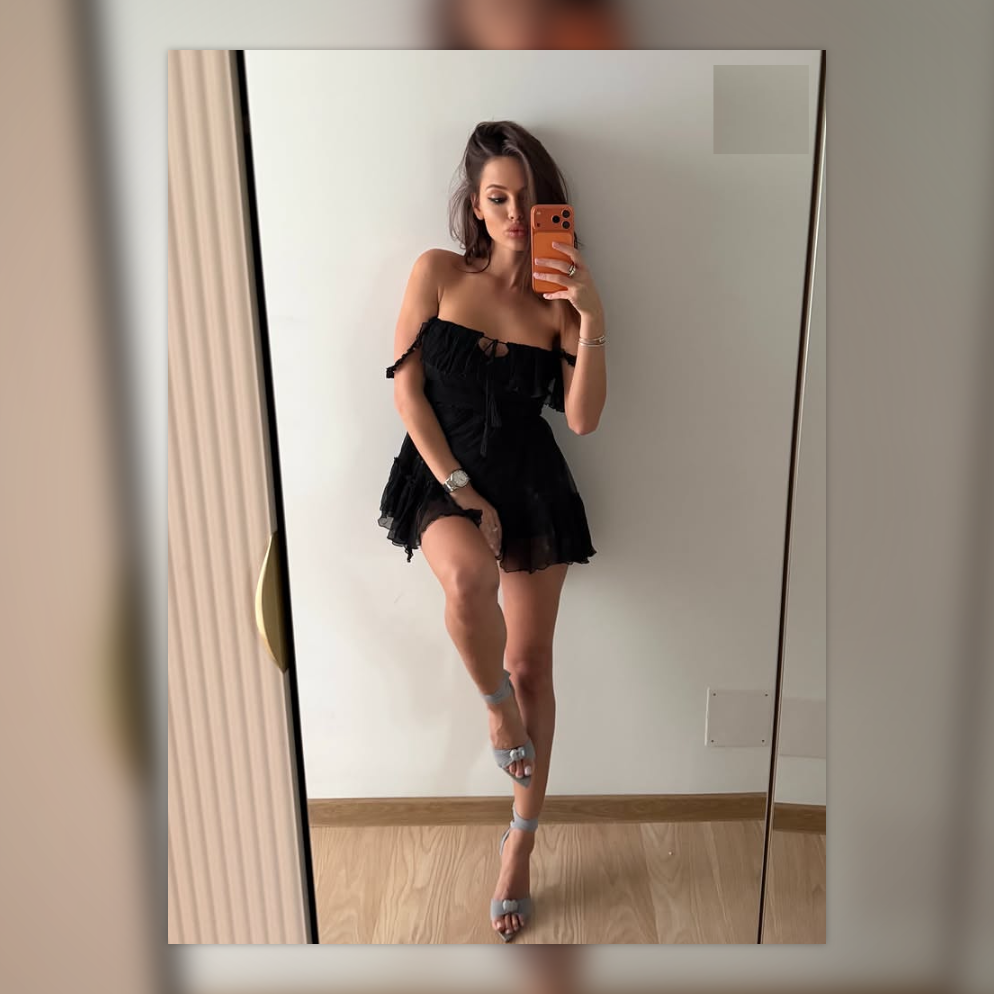 шатенка Сашенька 23 лет сделает профессионально стриптиз не профи и позовет в гости